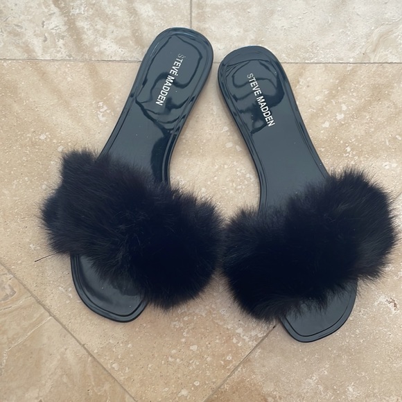 Steve Madden Black Furry Fritzie Slides Jelly Sandals - Picture 5 of 5